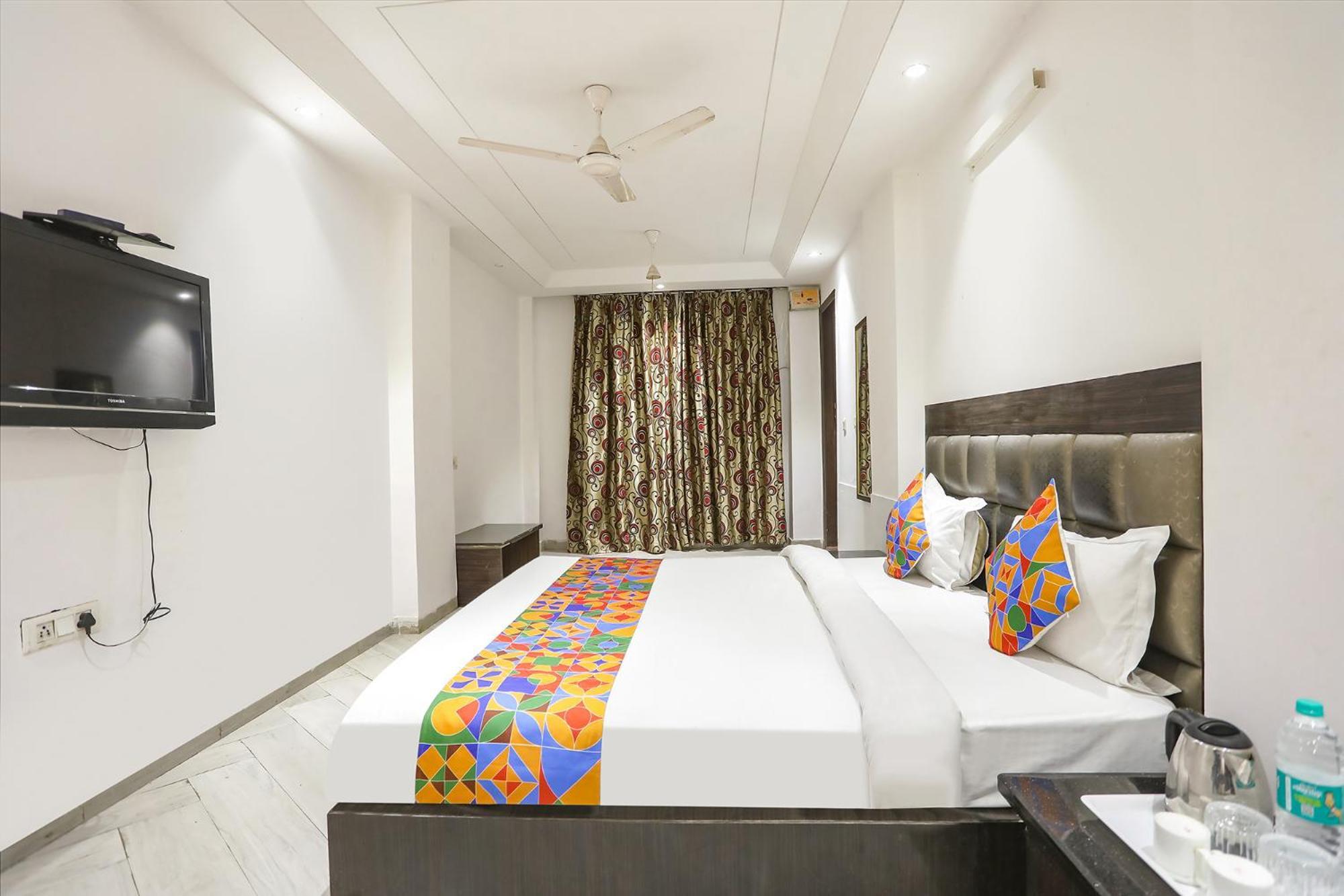 Hotel Fabexpress Lotus Palace 3*